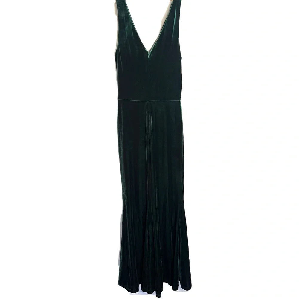 Revelry Dawson Velvet Floor Length Dress in Classic Emerald - Picture 5 of 8